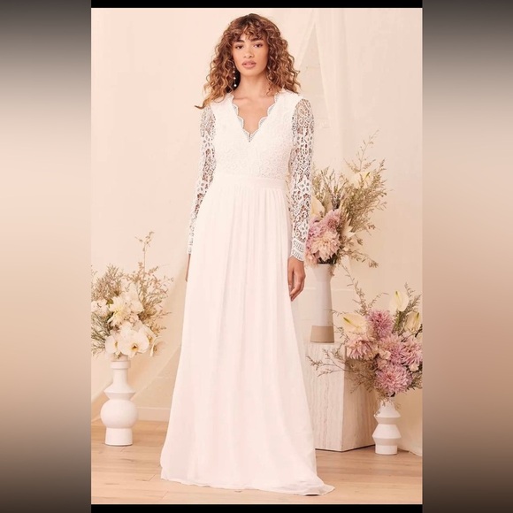 Lulu's Elegant White Lace Wedding Dress - Picture 1 of 3